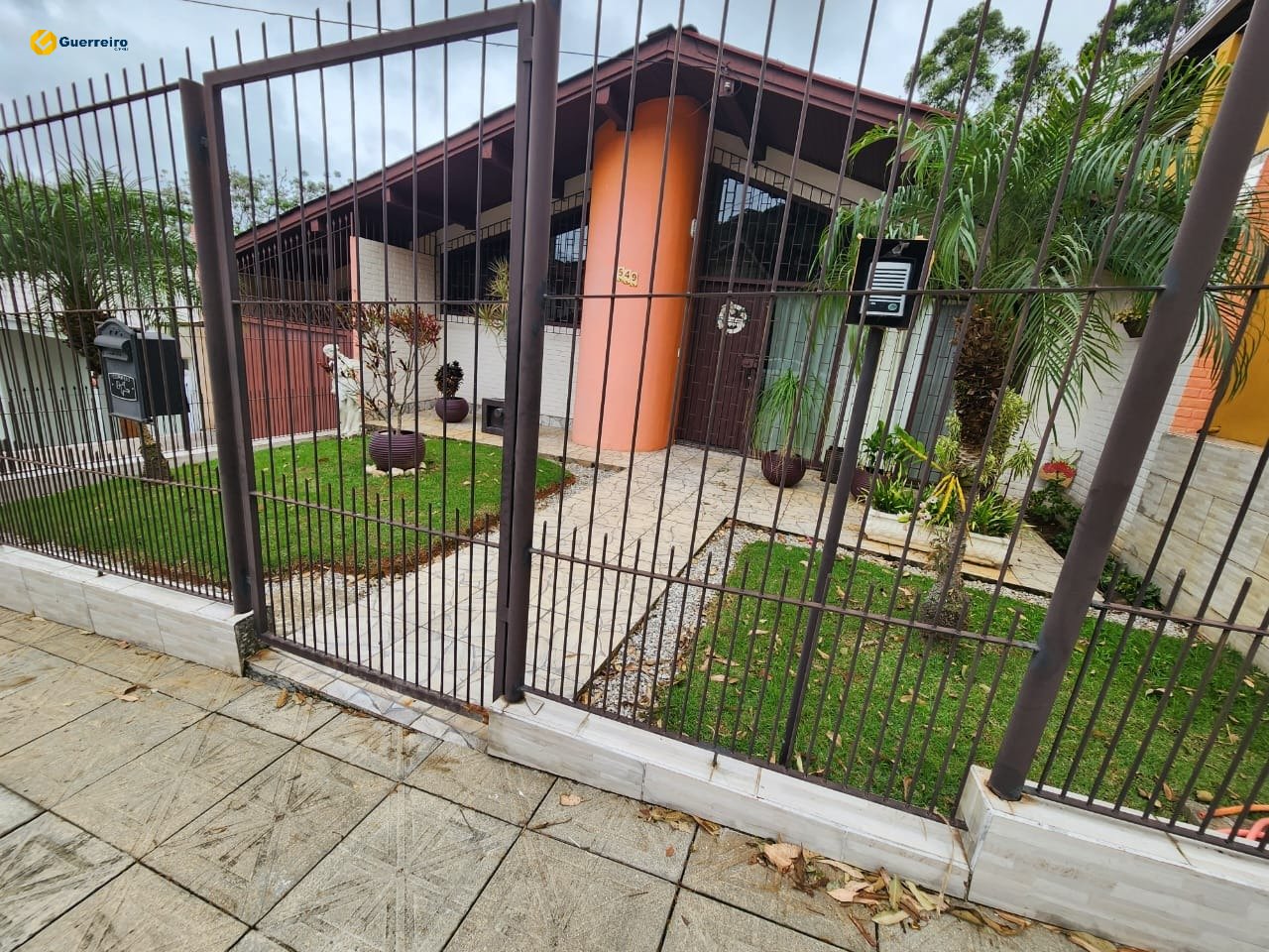 Imagem Casa com 3 Quartos à Venda, 190 m² em Trindade - Florianópolis Imagem Casa com 3 Quartos à Venda, 190 m² em Trindade - Florianópolis