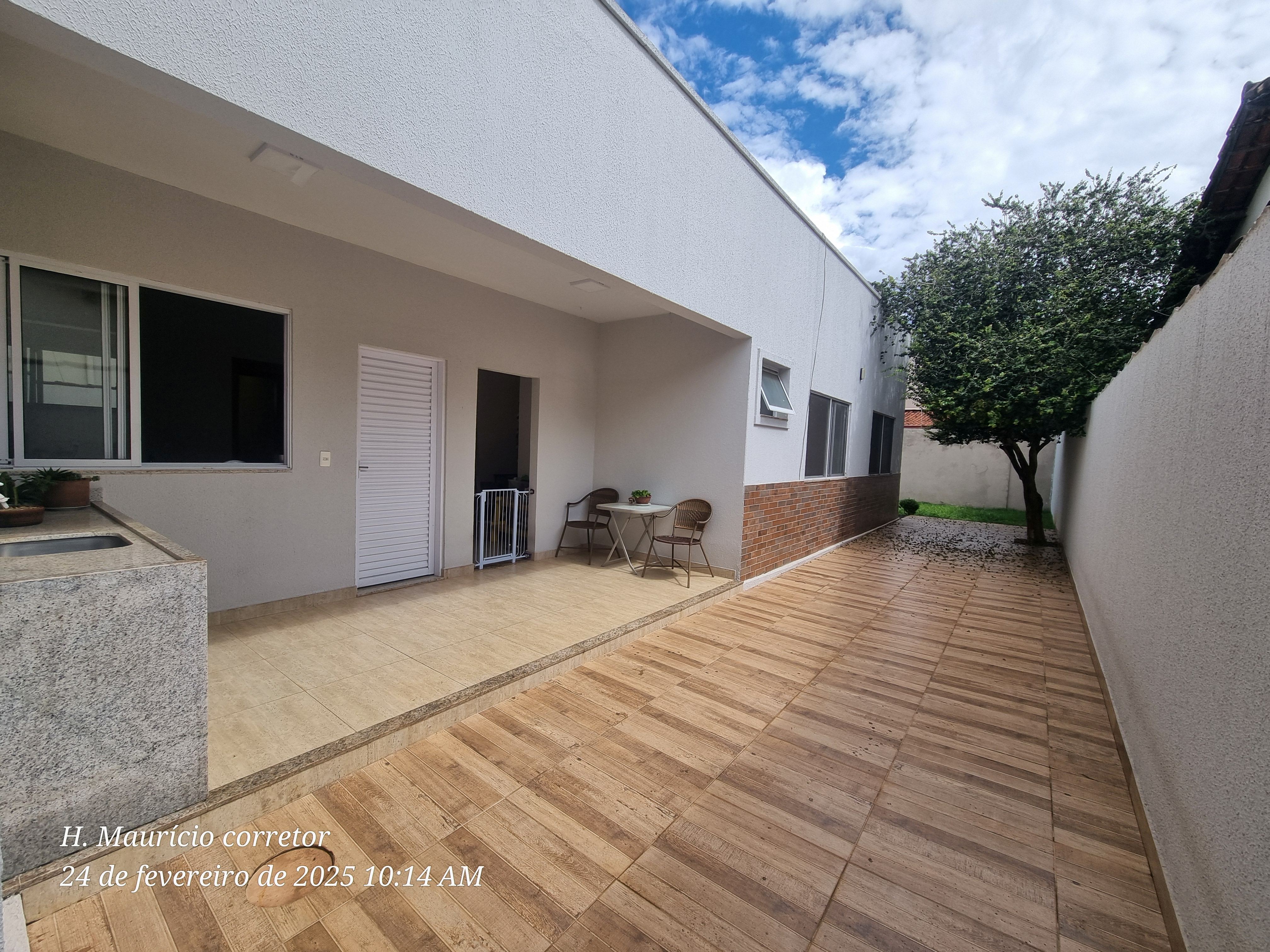 Imagem Casa com 3 Quartos à Venda, 232 m² em Setor Jaó - Goiânia Imagem Casa com 3 Quartos à Venda, 232 m² em Setor Jaó - Goiânia