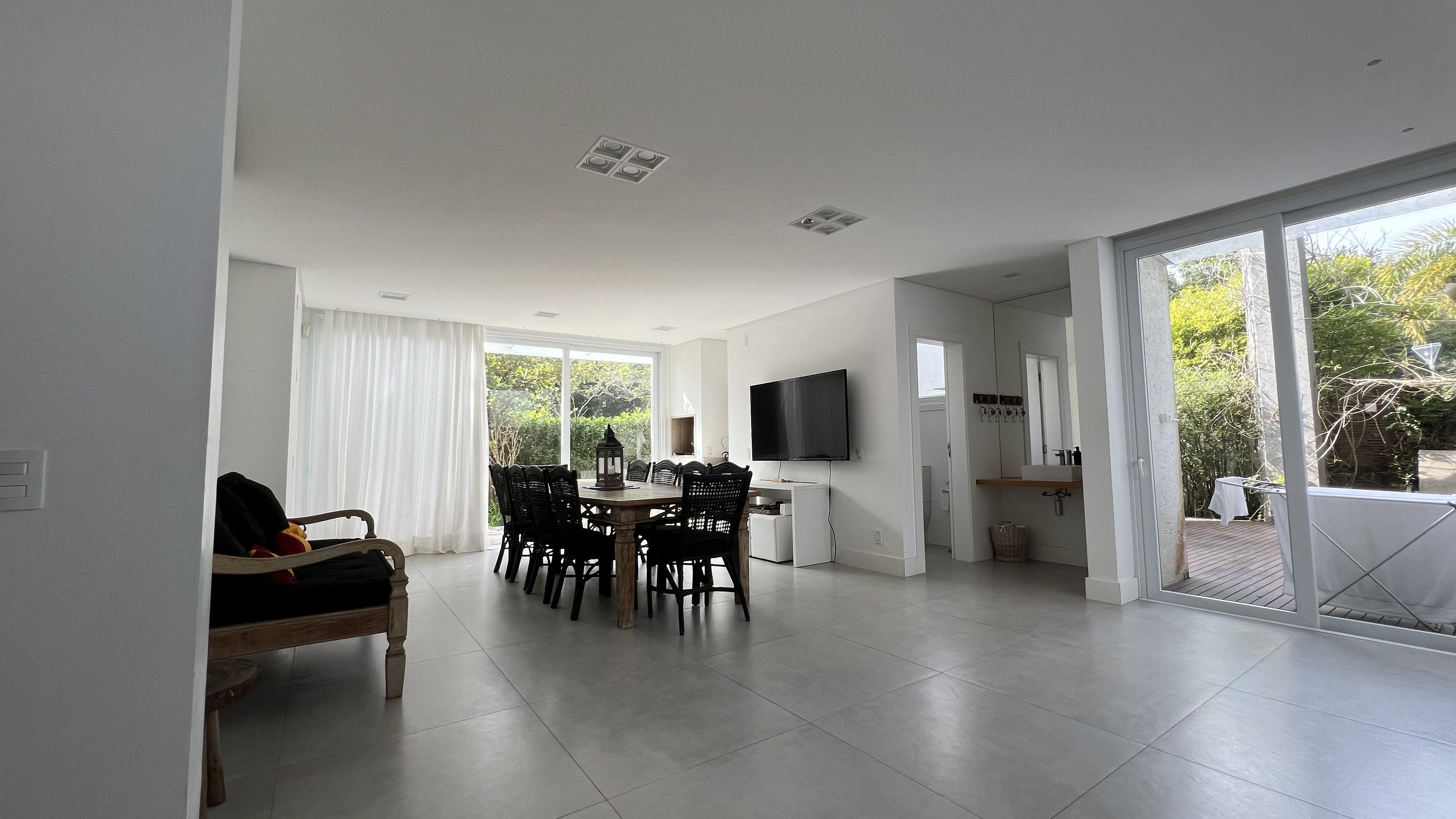 Imagem Casa com 4 Quartos à Venda, 350 m²em Jurerê Internacional - Florianópolis