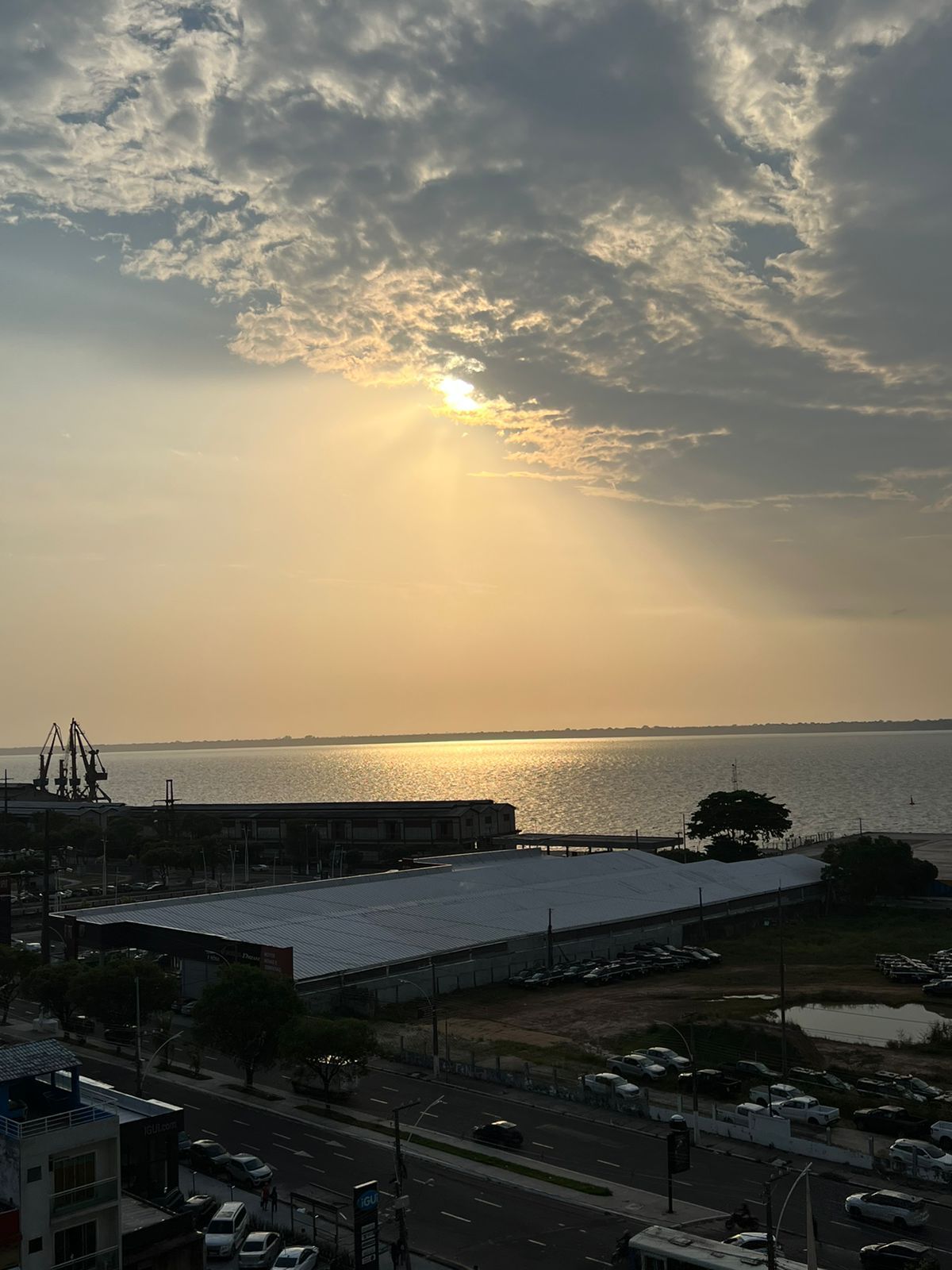 Imagem Apartamento com 4 Quartos à Venda, 300 m²em Umarizal - Belém