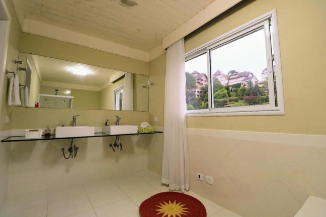 Imagem Casa com 5 Quartos à Venda, 500 m² em LOTM - Campos do Jordão
