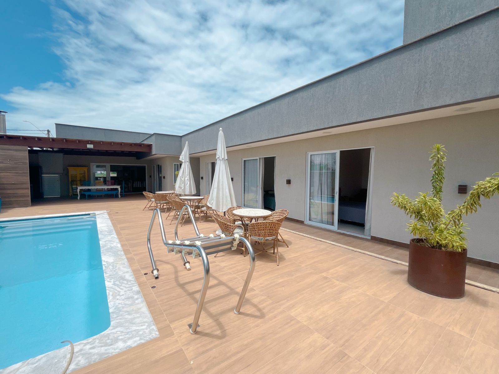 Imagem Casa de Condomínio com 4 Quartos à Venda, 398 m² em Vale do Landirana (Abrantes) - Camaçari Imagem Casa de Condomínio com 4 Quartos à Venda, 398 m² em Vale do Landirana (Abrantes) - Camaçari