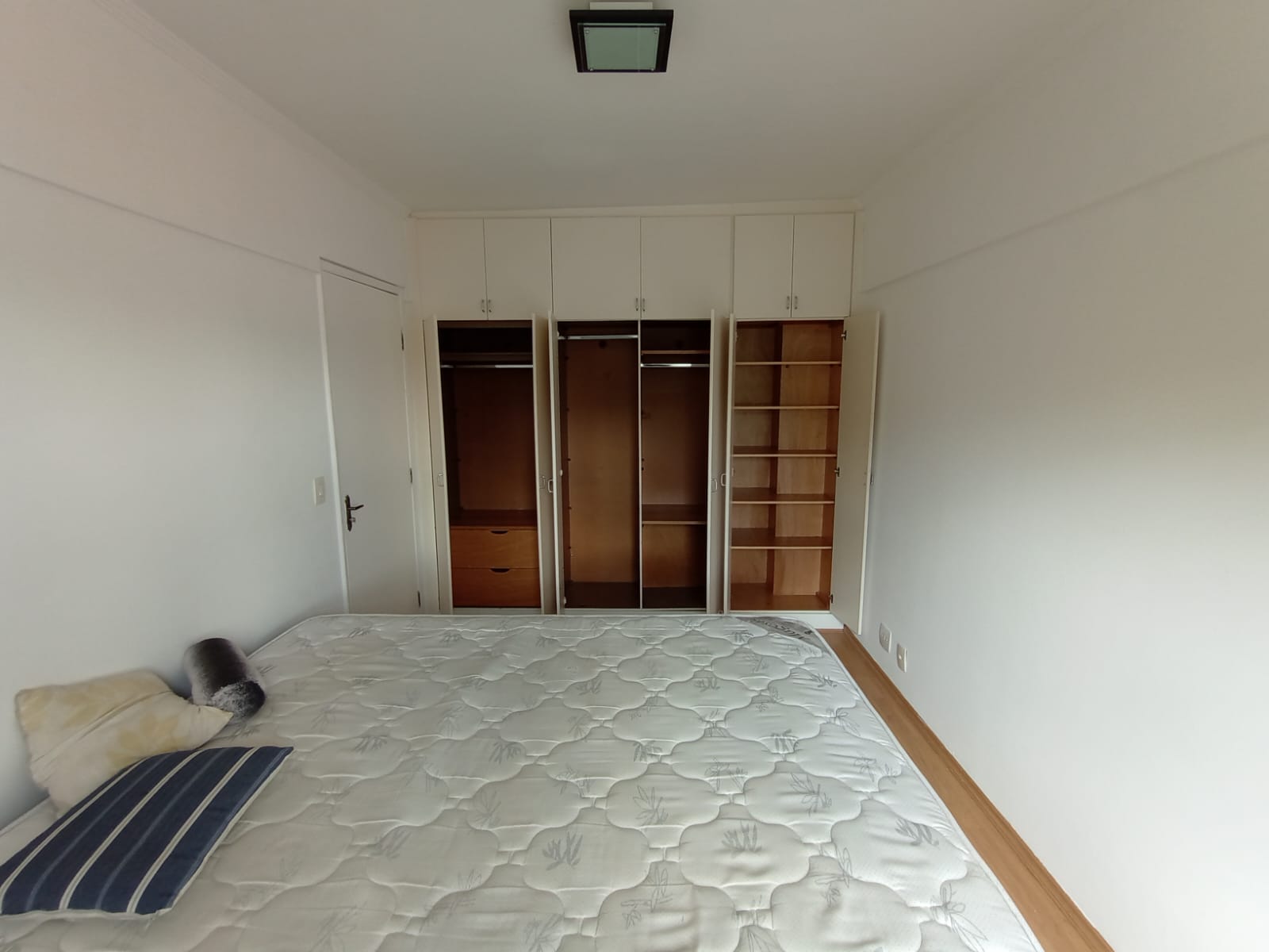 Imagem Apartamento com 2 Quartos à Venda, 75 m²em Jardim São Dimas - São José dos Campos