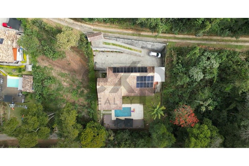 Imagem Casa de Condomínio com 5 Quartos à Venda, 317 m² em Itaipava - Petrópolis