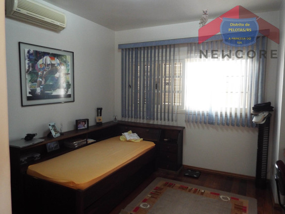 Imagem Casa com 4 Quartos à Venda, 315 m² em Centro - Pelotas