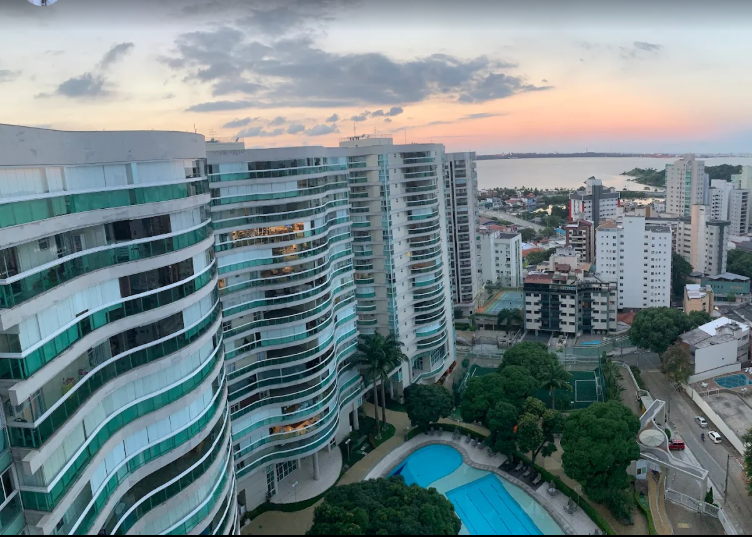 Apartamento com 4 Quartos à Venda, 350 m² em  - 
