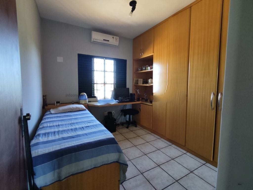 Imagem Sobrado com 4 Quartos à Venda, 254 m²em Parque Residencial Rita Vieira - Campo Grande