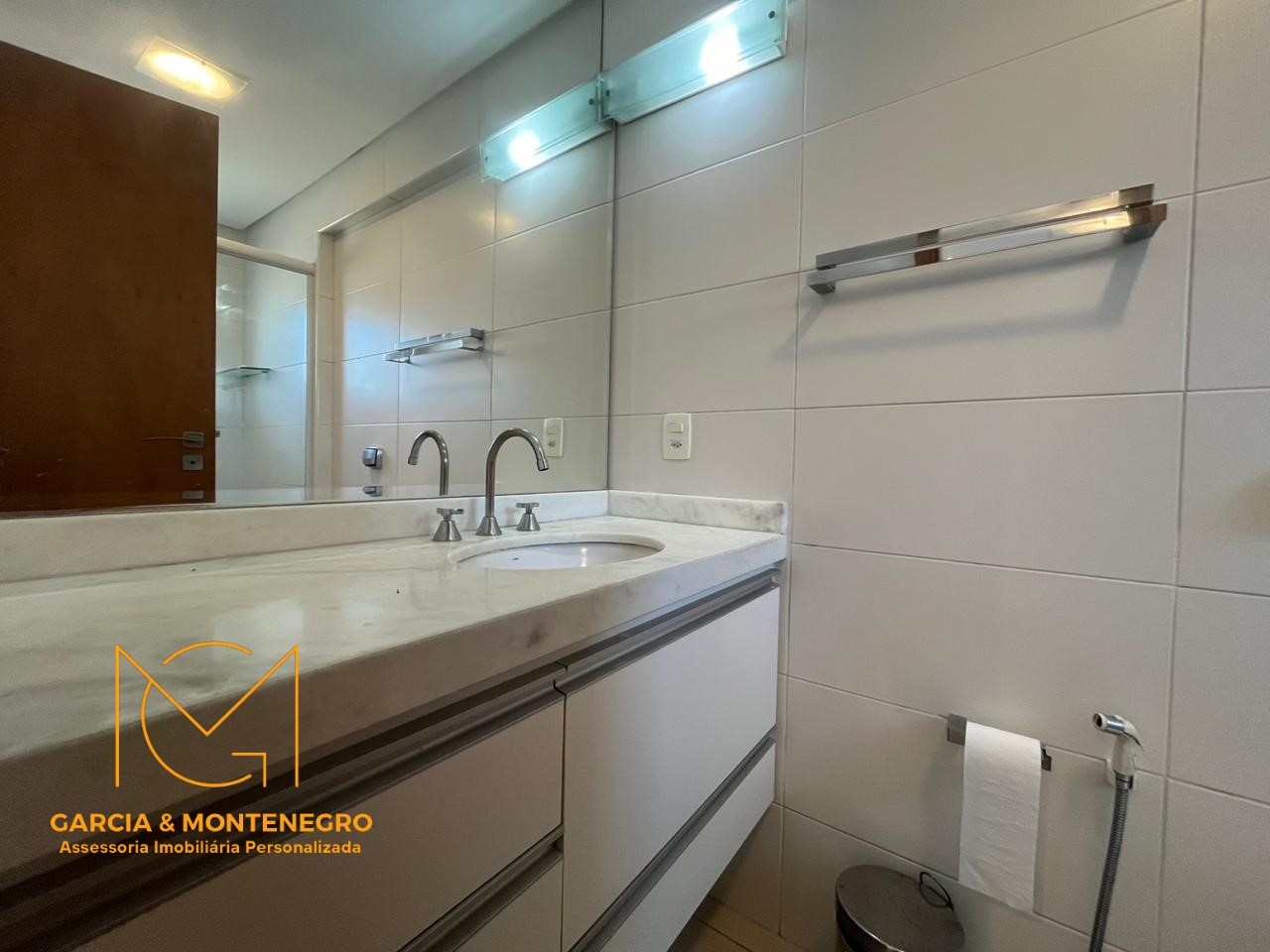 Imagem Apartamento com 3 Quartos para Alugar, 200 m²em Gonzaga - Santos
