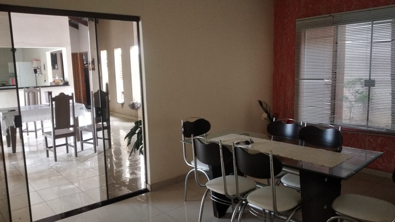Imagem Sobrado com 4 Quartos à Venda, 358 m²em Residencial Balneário - Goiânia