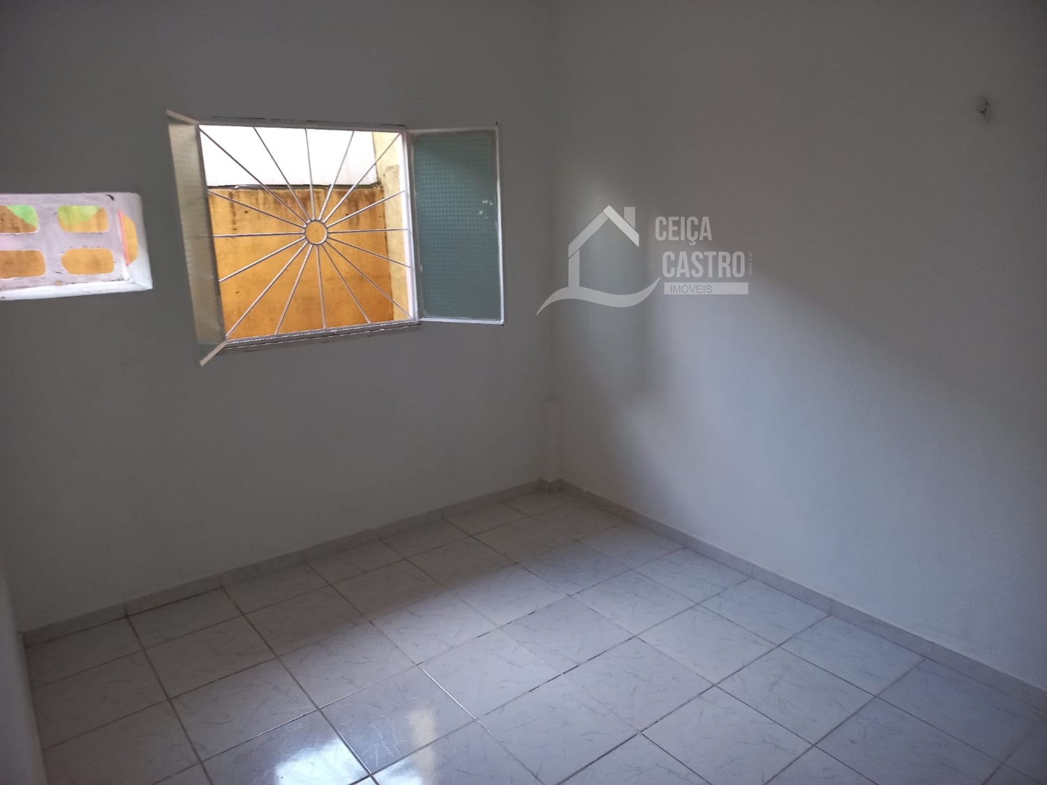 Casa com 2 Quartos para Alugar, 50 m²em São Jorge - Manaus
