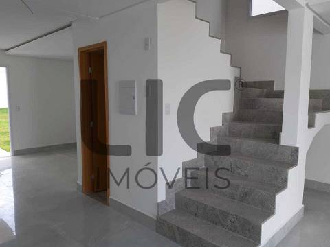 Imagem Casa com 3 Quartos à Venda, 176 m²em Jardim Mirabel - Goiânia