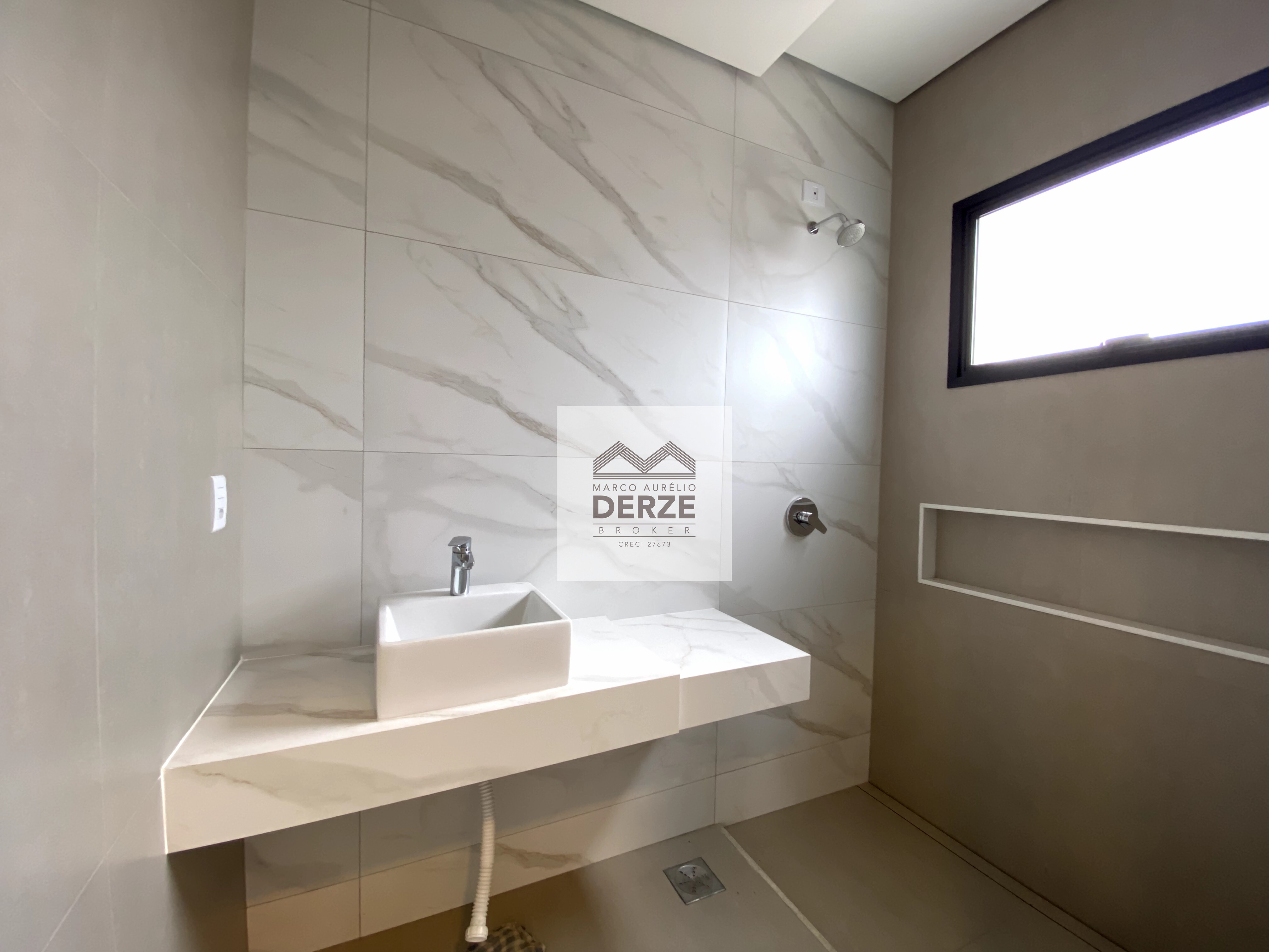 Imagem Casa com 3 Quartos à Venda, 252 m²em Jardim Inconfidência - Uberlândia Imagem Casa com 3 Quartos à Venda, 252 m²em Jardim Inconfidência - Uberlândia