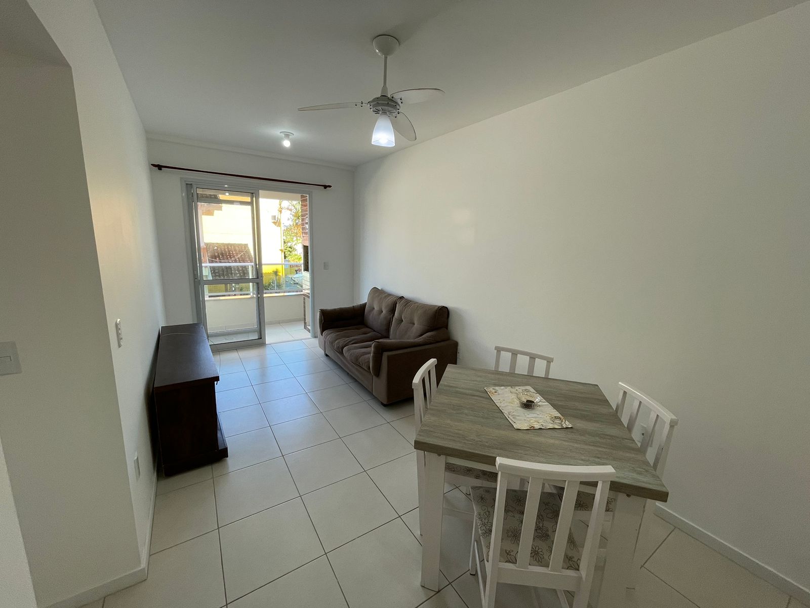 Imagem Apartamento com 2 Quartos à Venda, 74 m²em Canasvieiras - Florianópolis