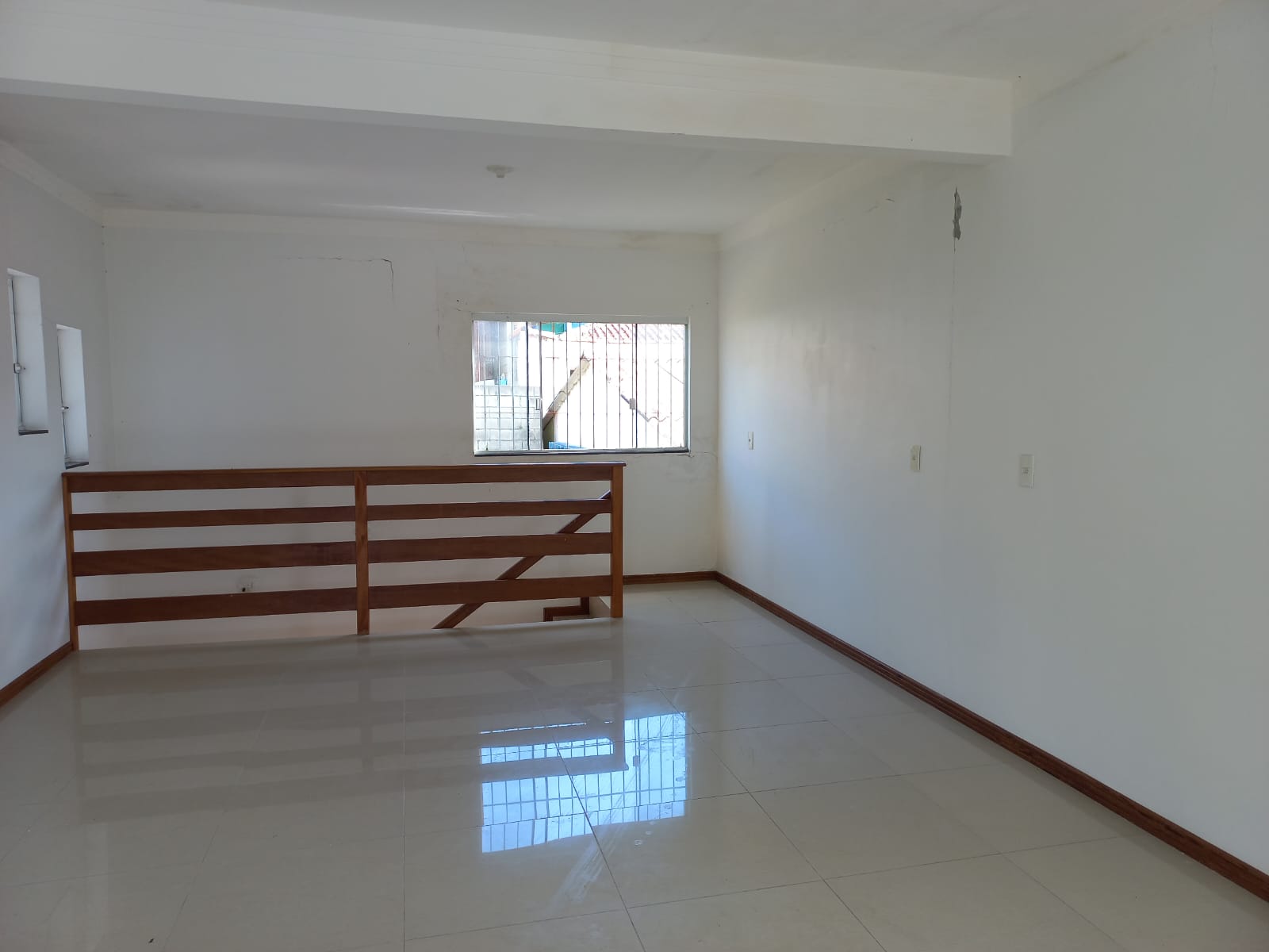 Imagem Sobrado com 4 Quartos à Venda, 250 m²em Fundos - Biguaçu