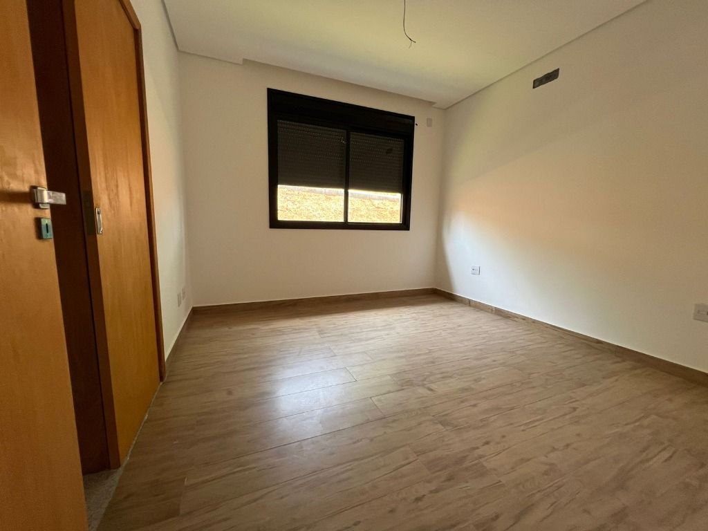 Imagem Casa de Condomínio com 4 Quartos à Venda, 200 m² em - Imagem Casa de Condomínio com 4 Quartos à Venda, 200 m² em -