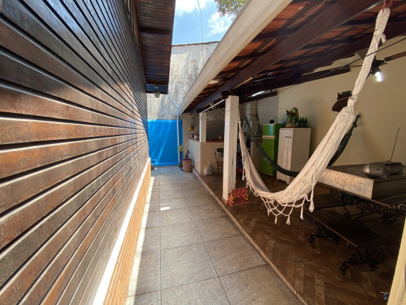 Imagem Casa com 3 Quartos à Venda, 230 m² em Jardim das Palmeiras (Zona Sul) - São Paulo