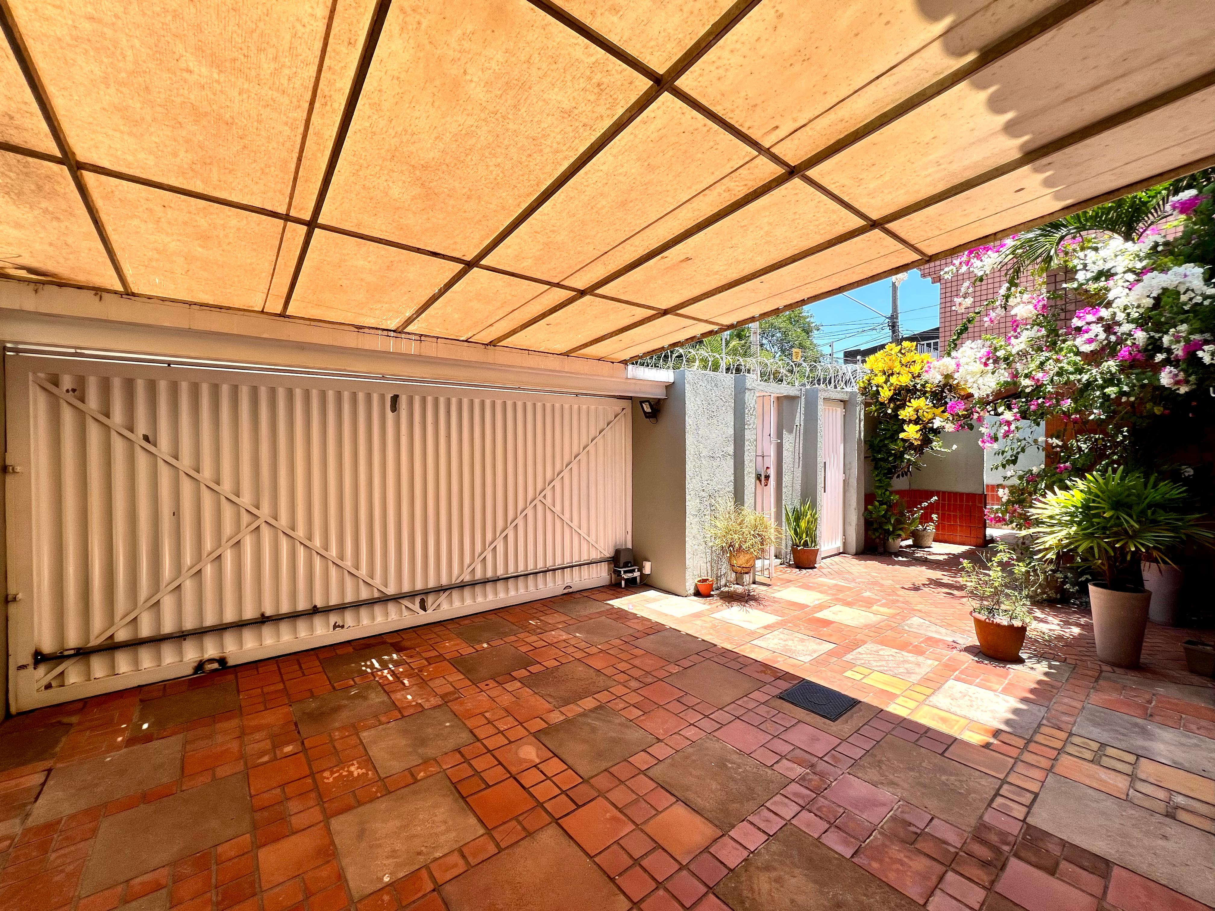 Imagem Casa com 3 Quartos à Venda, 370 m²em Curió-Utinga - Belém Imagem Casa com 3 Quartos à Venda, 370 m²em Curió-Utinga - Belém