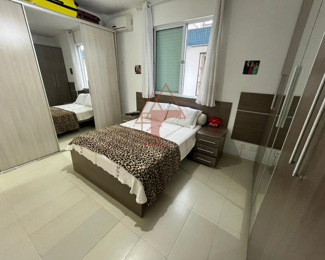 Imagem Sobrado com 3 Quartos à Venda, 151 m²em Embaré - Santos