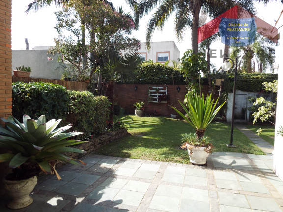 Imagem Casa com 4 Quartos à Venda, 315 m² em Centro - Pelotas