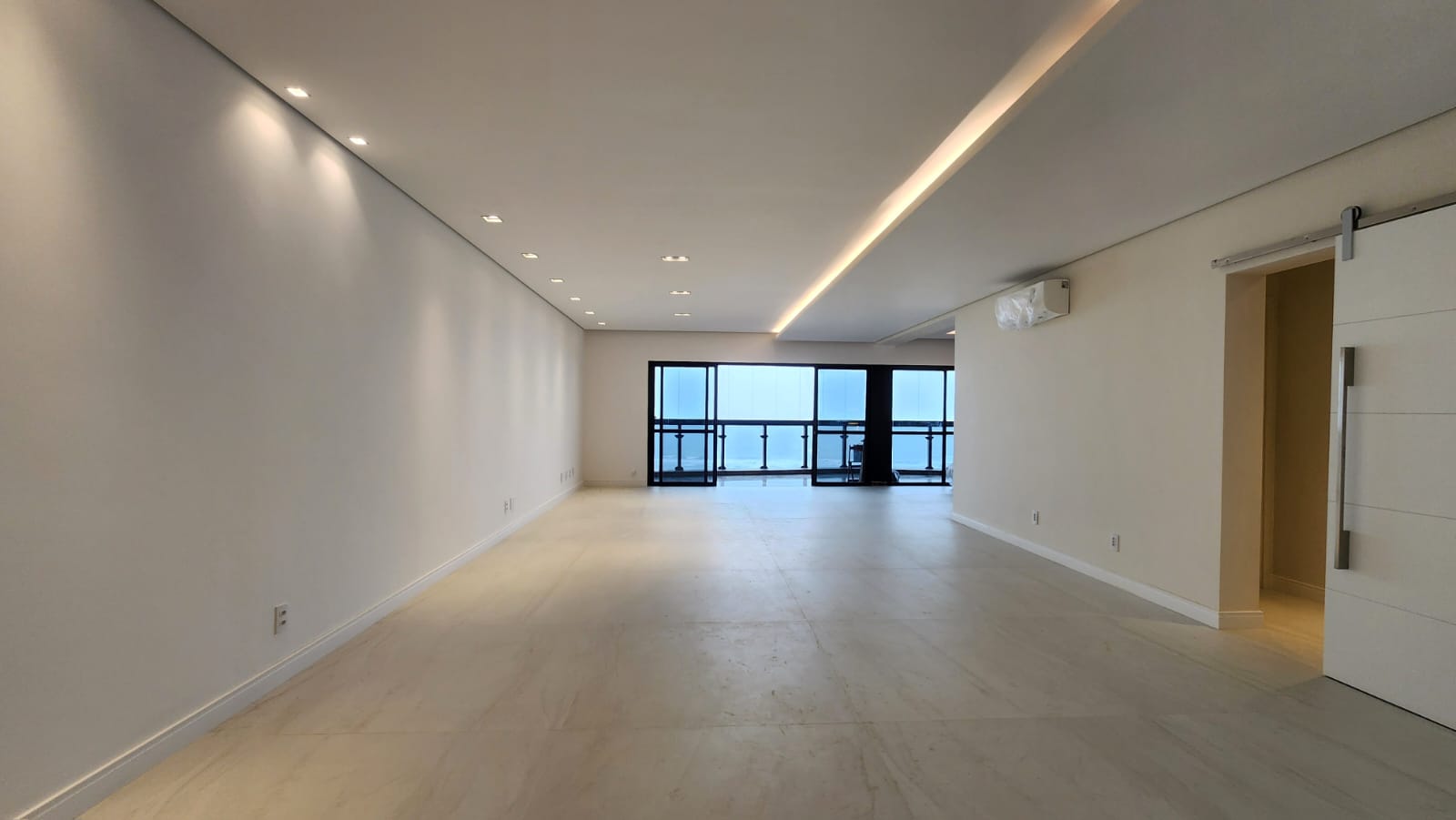 Imagem Apartamento com 4 Quartos à Venda, 251 m²em Pompéia - Santos