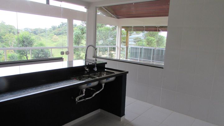 Imagem Casa com 3 Quartos à Venda, 350 m² em Várzea - Teresópolis