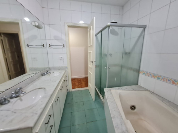Imagem Apartamento com 3 Quartos à Venda, 220 m²em Copacabana - Rio de Janeiro Imagem Apartamento com 3 Quartos à Venda, 220 m²em Copacabana - Rio de Janeiro