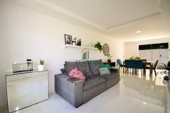 Imagem Sobrado com 3 Quartos à Venda, em Santa Cândida - Curitiba Imagem Sobrado com 3 Quartos à Venda, em Santa Cândida - Curitiba