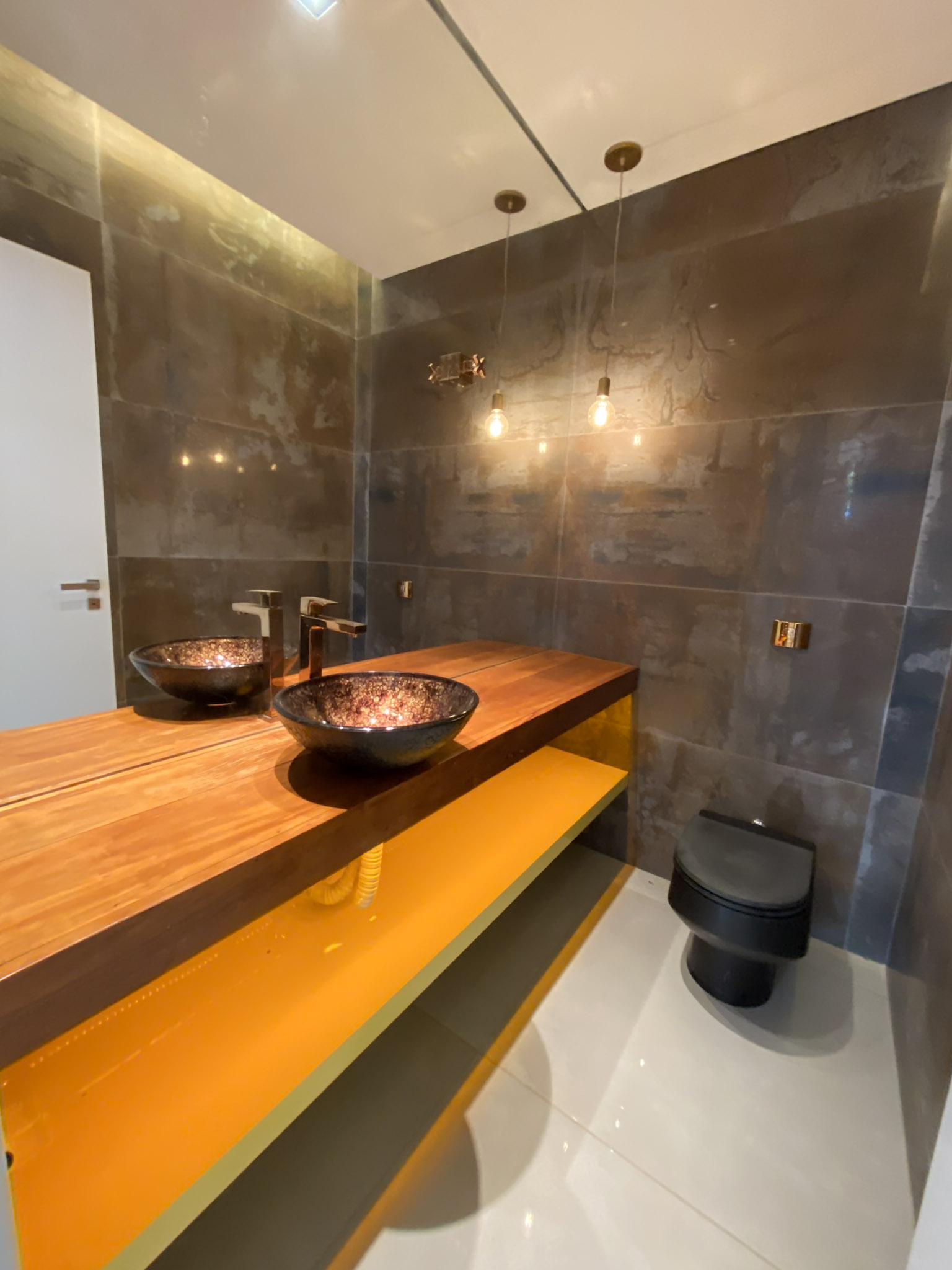 Imagem Casa de Condomínio com 4 Quartos à Venda ou Locação, 510 m²em Park Way - Brasília