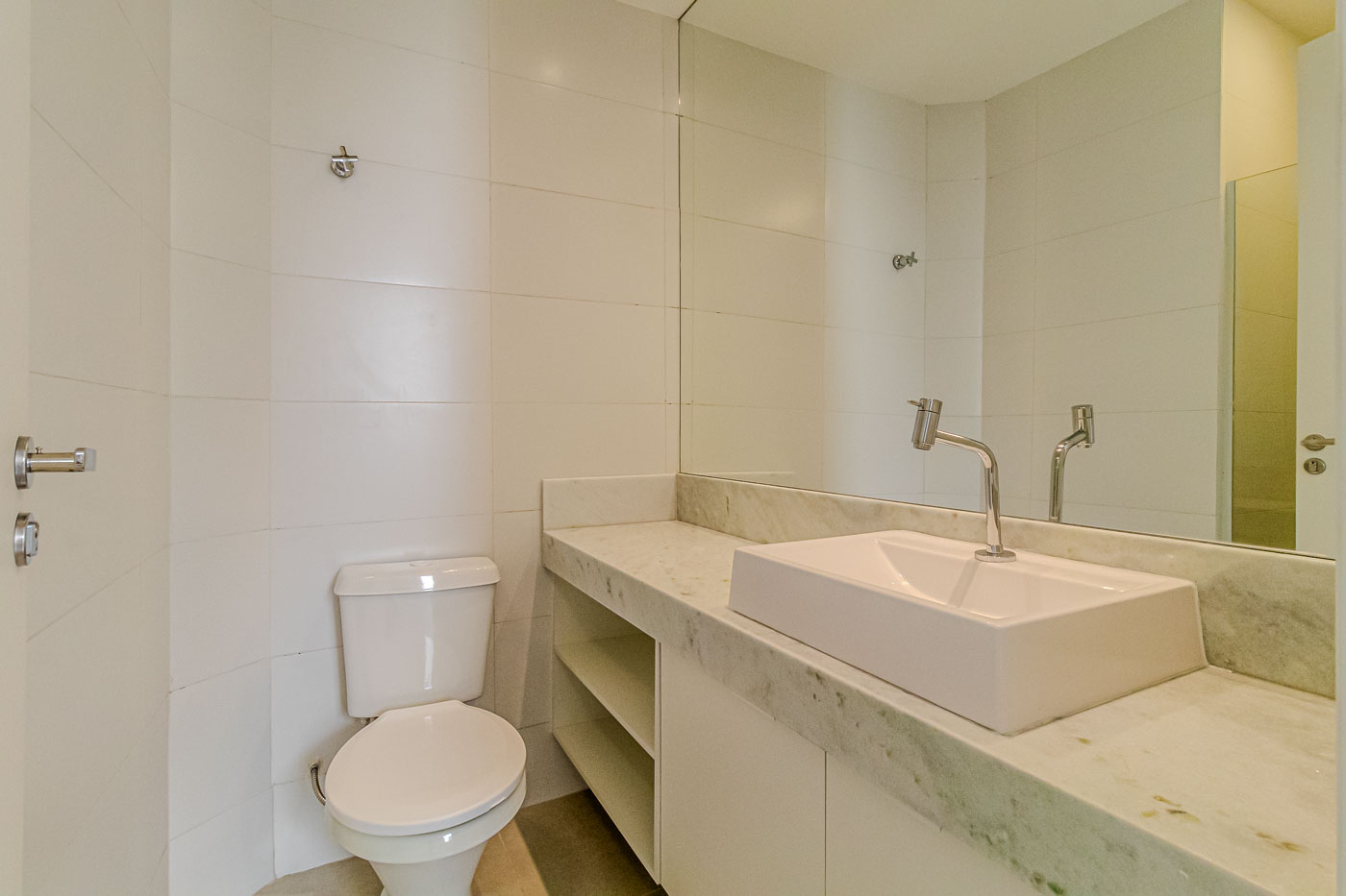 Imagem Apartamento com 3 Quartos à Venda, 133 m²em Copacabana - Rio de Janeiro Imagem Apartamento com 3 Quartos à Venda, 133 m²em Copacabana - Rio de Janeiro