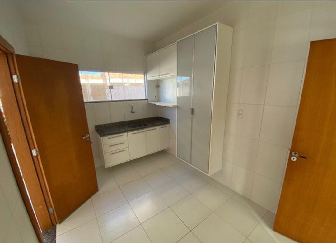 Imagem Casa com 4 Quartos para Alugar, em Buraquinho - Lauro de Freitas