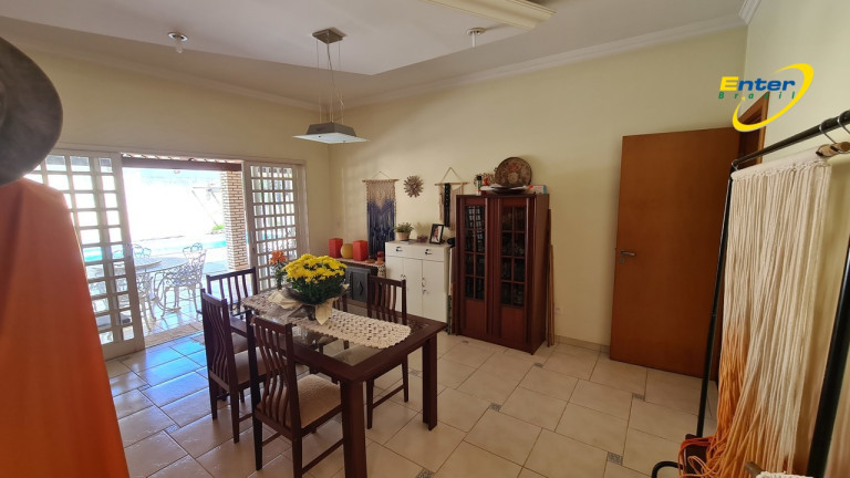 Imagem Casa de Condomínio com 4 Quartos à Venda,  em Joquei clube - Brasilia