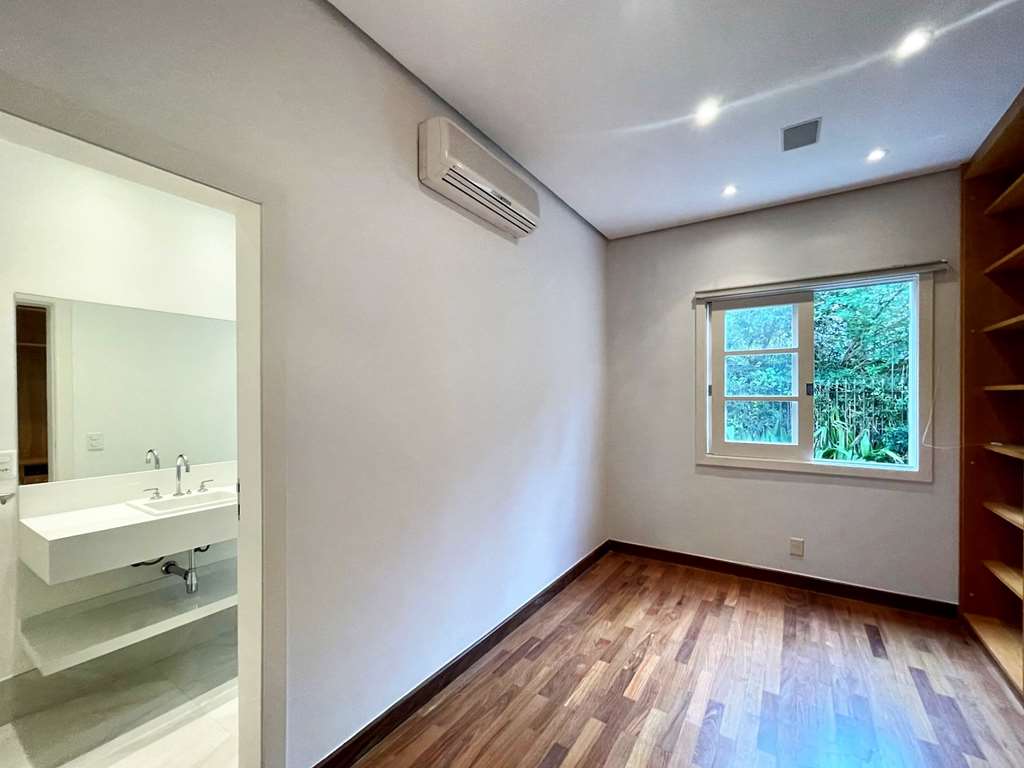 Imagem Casa com 6 Quartos à Venda ou Locação, 721 m²em Palos Verdes - Carapicuíba Imagem Casa com 6 Quartos à Venda ou Locação, 721 m²em Palos Verdes - Carapicuíba