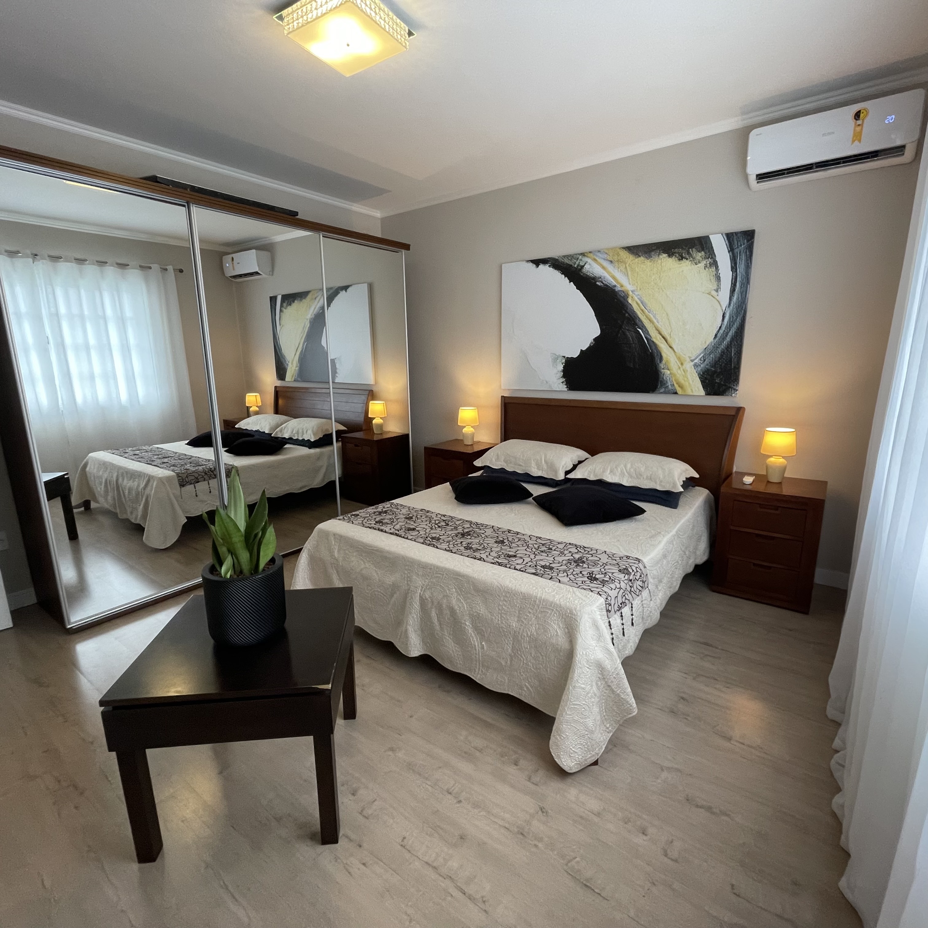 Imagem Sobrado com 3 Quartos à Venda, 280 m²em Jardim Iririú - Joinville