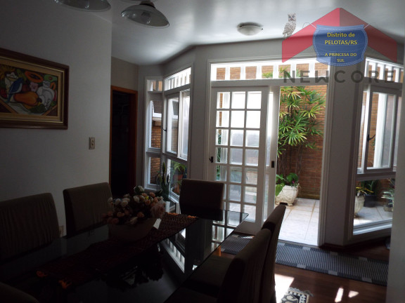 Imagem Casa com 4 Quartos à Venda, 315 m² em Centro - Pelotas