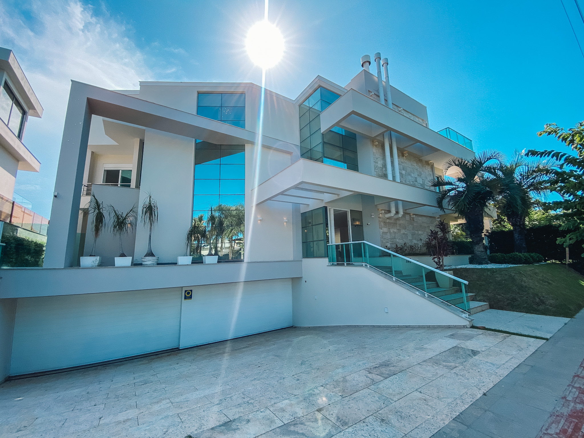 Imagem Casa com 6 Quartos à Venda, 1.000 m² em Jurerê Internacional - Florianópolis Imagem Casa com 6 Quartos à Venda, 1.000 m² em Jurerê Internacional - Florianópolis