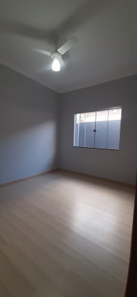 Imagem Casa com 3 Quartos à Venda, 167 m² em Vila Santos Dumont - Ourinhos Imagem Casa com 3 Quartos à Venda, 167 m² em Vila Santos Dumont - Ourinhos