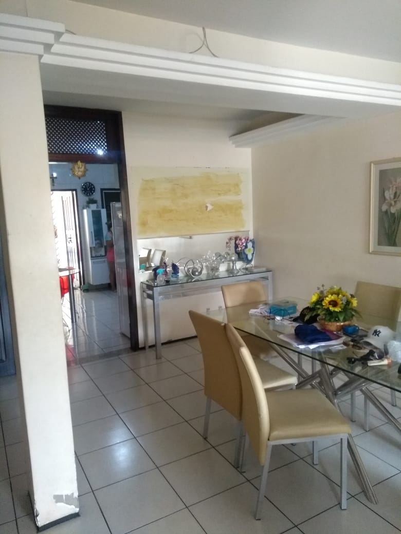 Imagem Casa com 4 Quartos à Venda, 250 m²em Cidade dos Funcionários - Fortaleza Imagem Casa com 4 Quartos à Venda, 250 m²em Cidade dos Funcionários - Fortaleza