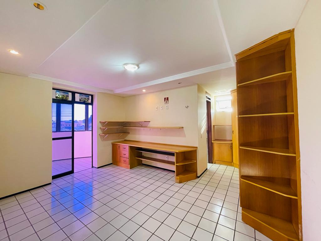 Imagem Apartamento com 4 Quartos à Venda, 221 m²em Candelária - Natal