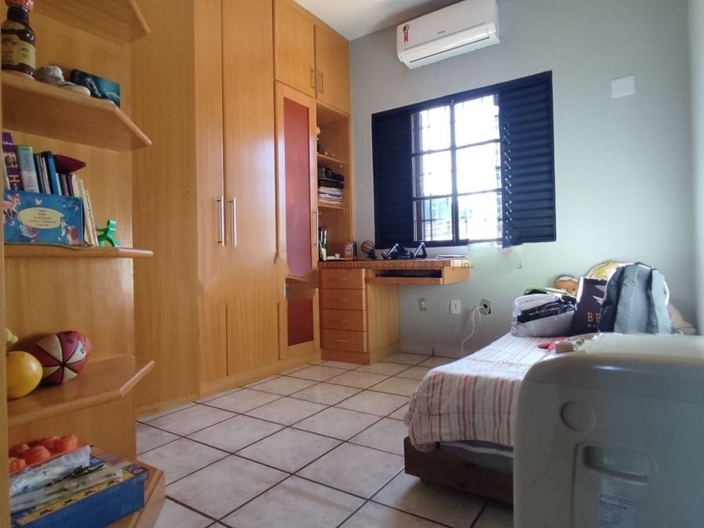 Imagem Sobrado com 4 Quartos à Venda, 254 m²em Parque Residencial Rita Vieira - Campo Grande