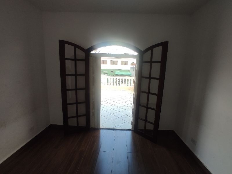 Imagem Casa com 3 Quartos para Alugar, 300 m²em Vila Clarice - São Paulo