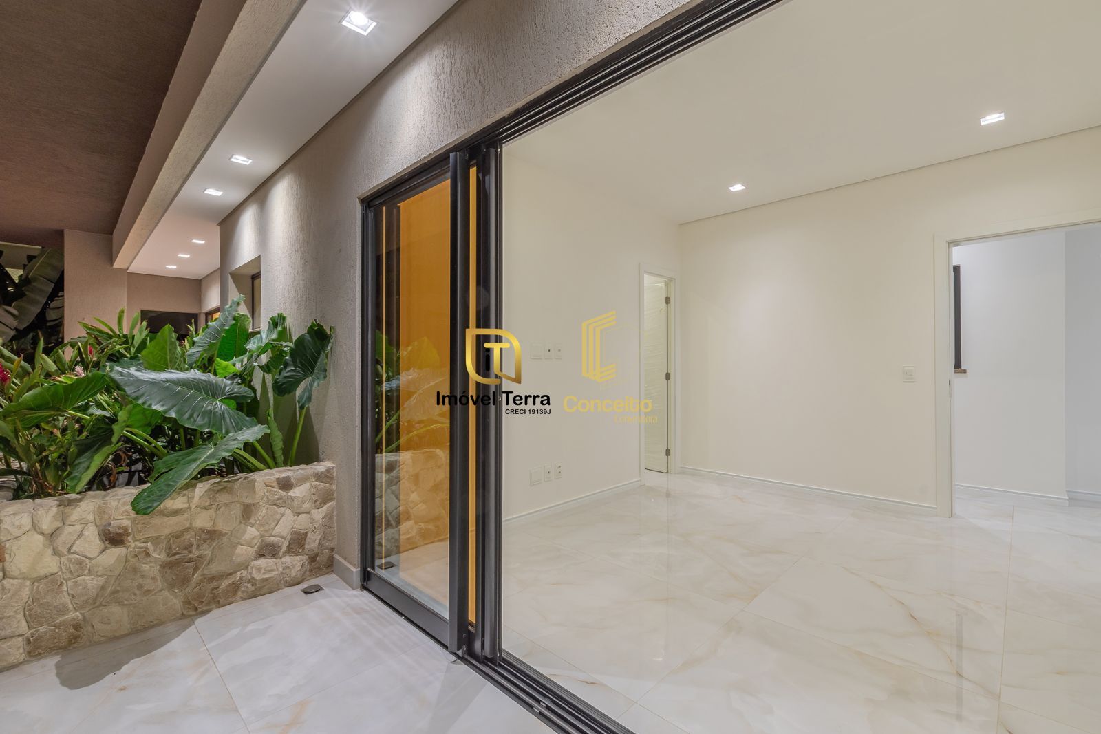 Imagem Casa de Condomínio com 5 Quartos à Venda, 356 m² em Cidade Alpha - Eusébio Imagem Casa de Condomínio com 5 Quartos à Venda, 356 m² em Cidade Alpha - Eusébio