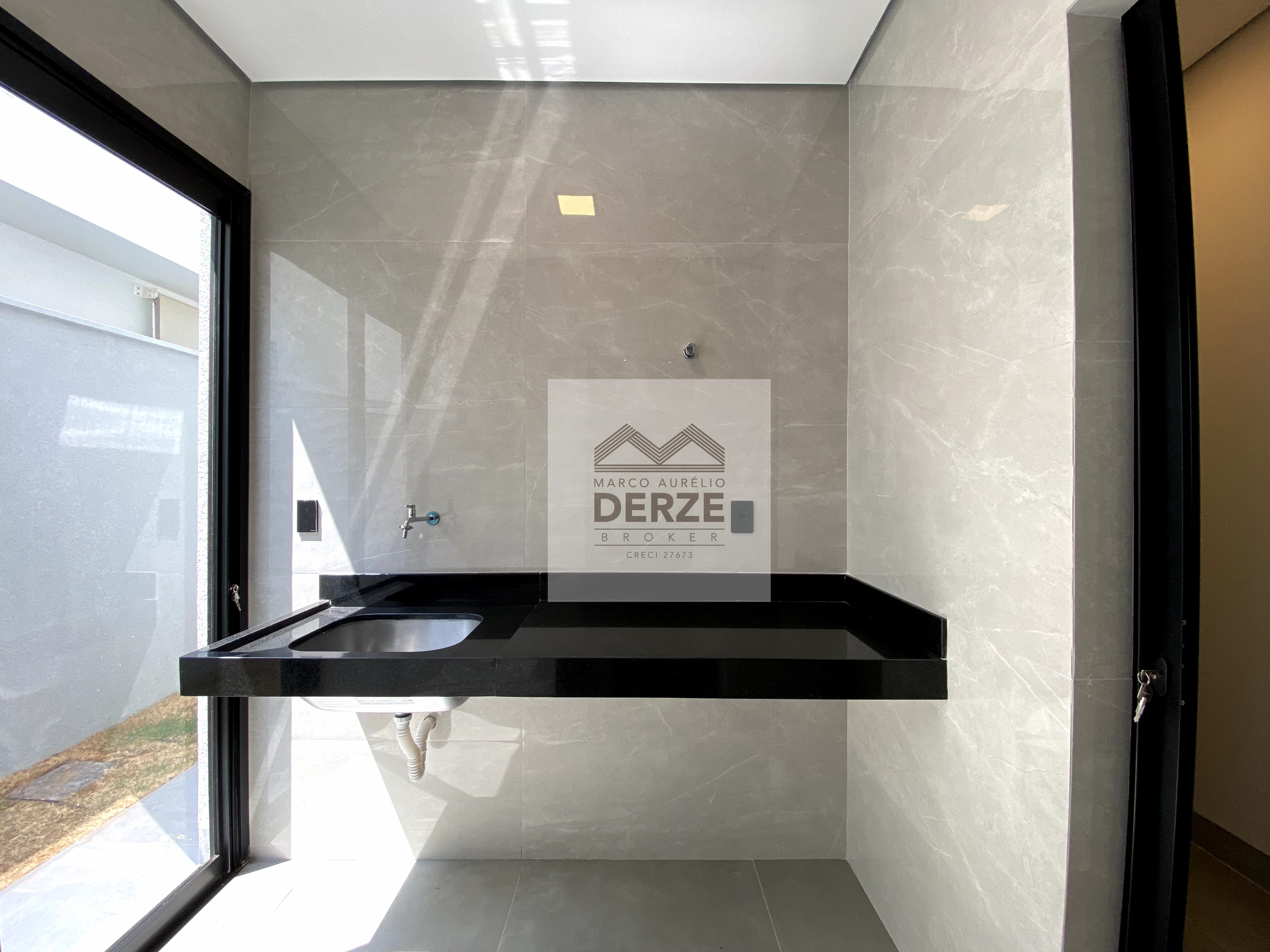Imagem Casa com 3 Quartos à Venda, 256 m²em Jardim Botânico - Uberlândia Imagem Casa com 3 Quartos à Venda, 256 m²em Jardim Botânico - Uberlândia