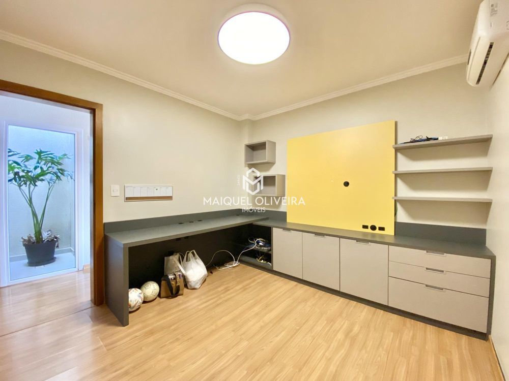 Imagem Casa de Condomínio com 4 Quartos para Alugar, 362 m²em Tomazetti - Santa Maria