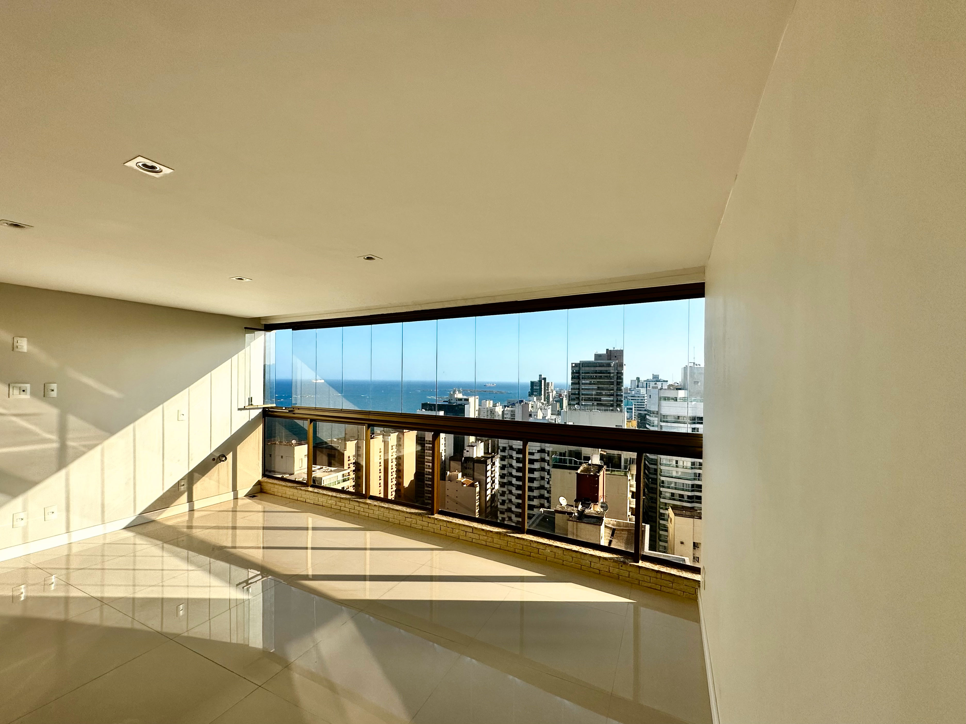 Imagem Apartamento com 4 Quartos à Venda, 198 m²em Praia da Costa - Vila Velha Imagem Apartamento com 4 Quartos à Venda, 198 m²em Praia da Costa - Vila Velha
