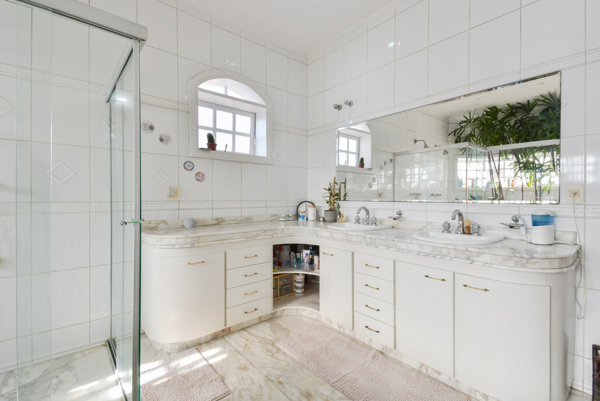 Imagem Casa com 4 Quartos à Venda, 450 m²em Caxingui - São Paulo