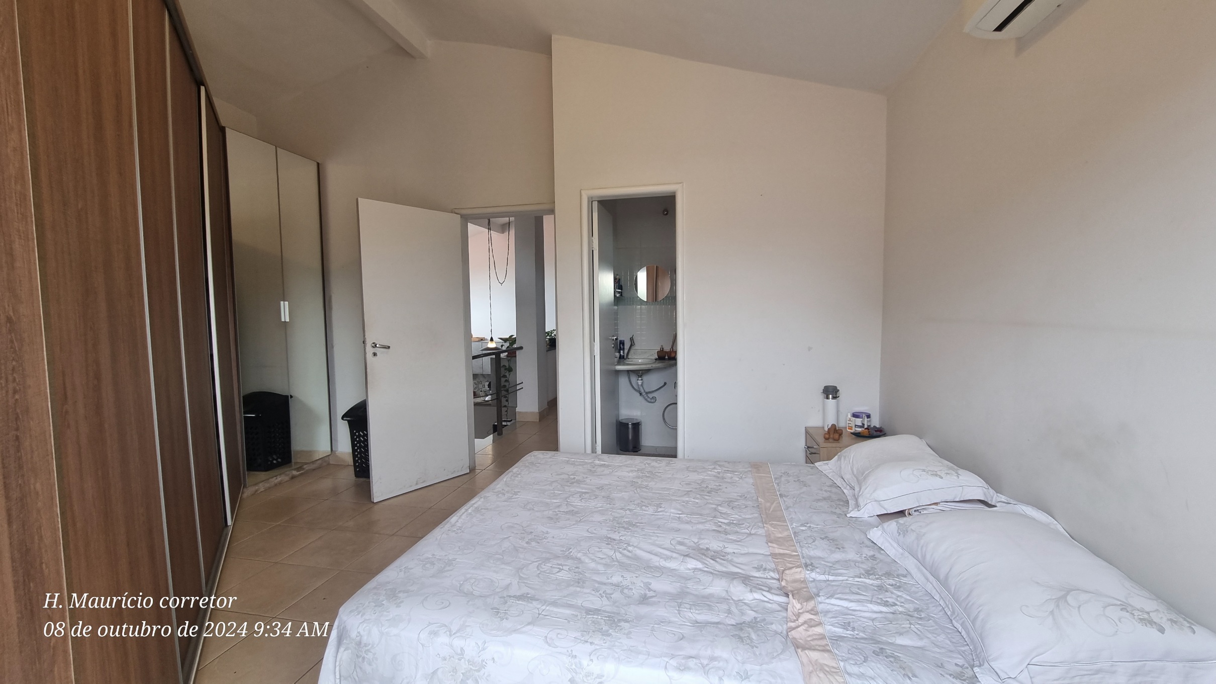 Imagem Sobrado com 4 Quartos à Venda, 300 m²em Setor Jaó - Goiânia Imagem Sobrado com 4 Quartos à Venda, 300 m²em Setor Jaó - Goiânia