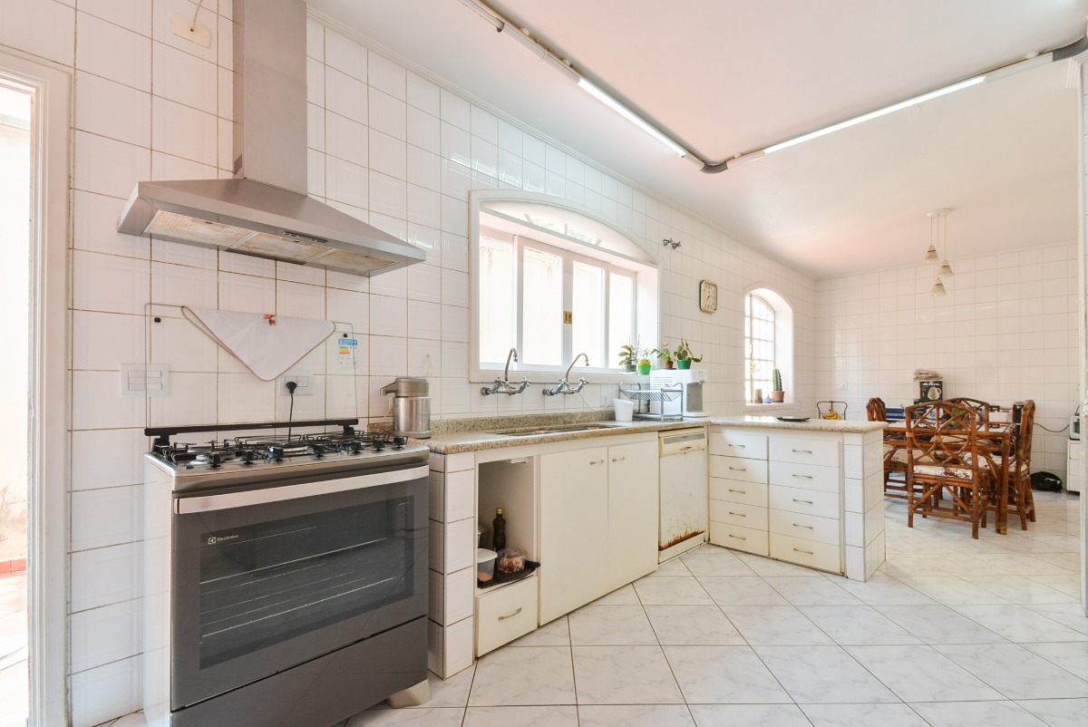 Imagem Casa com 4 Quartos à Venda, 450 m²em Caxingui - São Paulo