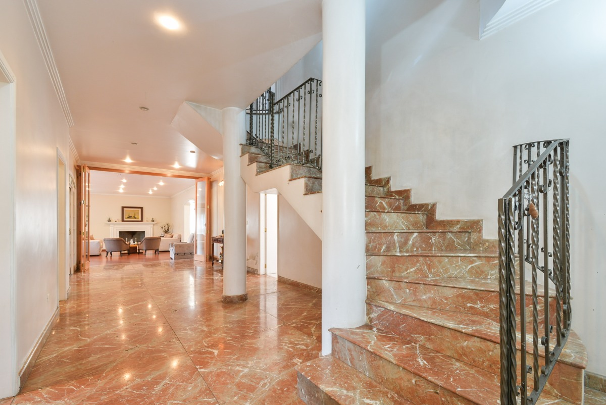 Imagem Casa com 4 Quartos à Venda, 450 m²em Caxingui - São Paulo