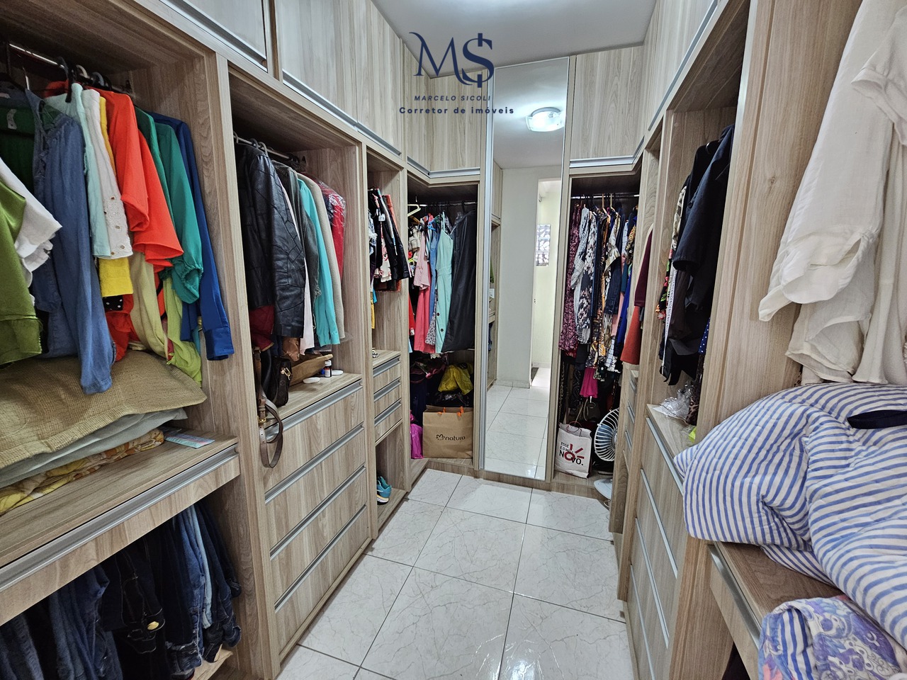 Imagem Casa com 2 Quartos à Venda, 180 m² em Guará II - Brasília