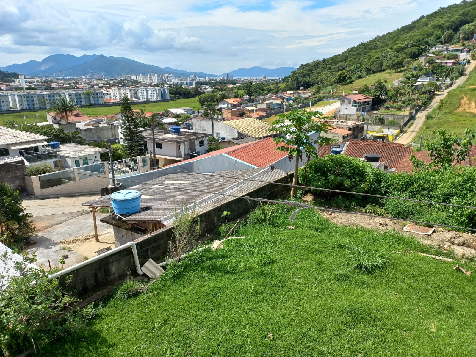 Imagem Sobrado com 4 Quartos à Venda, 250 m²em Fundos - Biguaçu